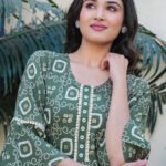 YASH GALLERY Women's Rayon Bandhej Printed A-Line Kurta (Green)